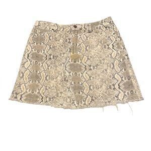 Adeline Clothing Stylish Snake Print Skirt Raw Hem Women’s Size Small